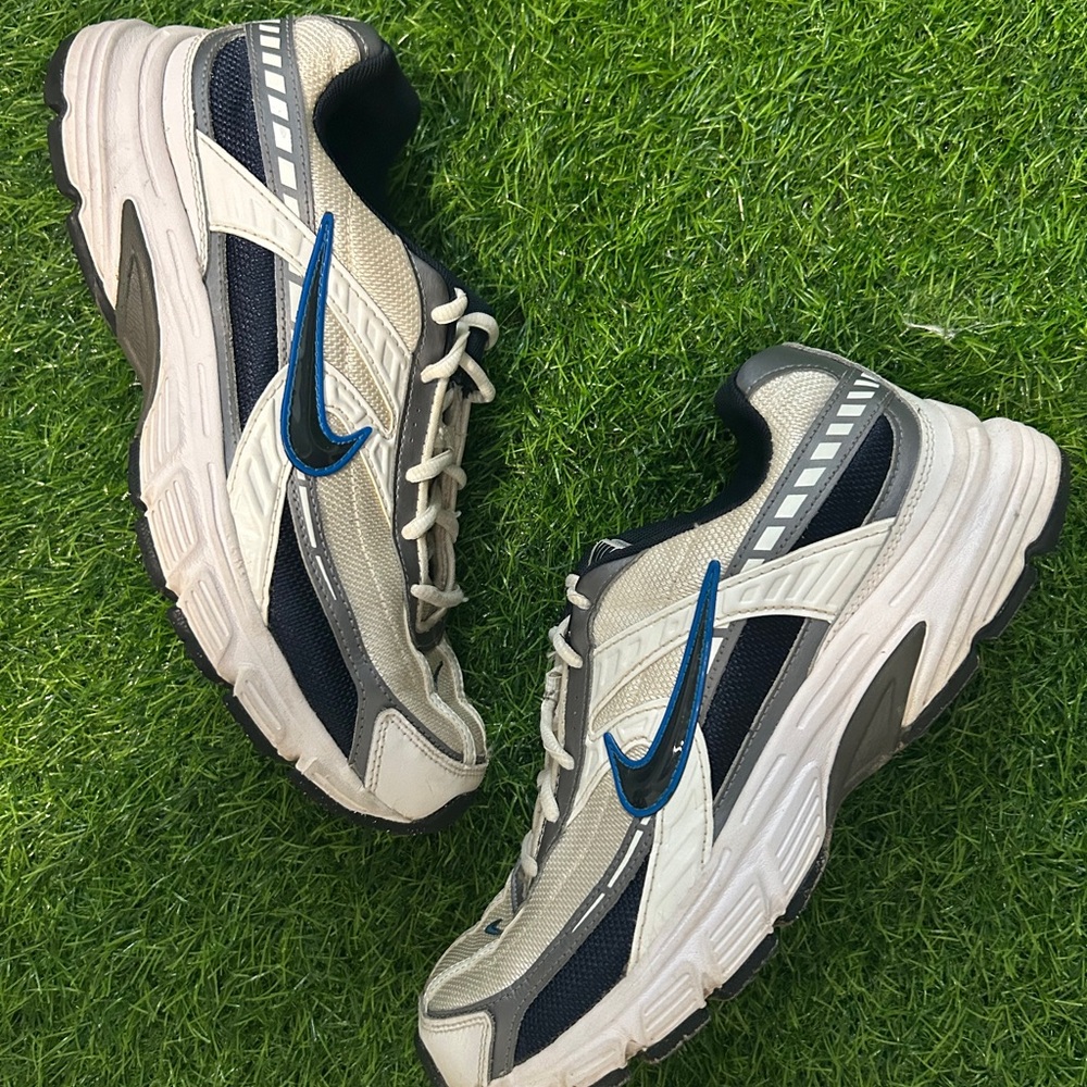 Nike Men’s White, Navy & Blue Athletic Sneakers